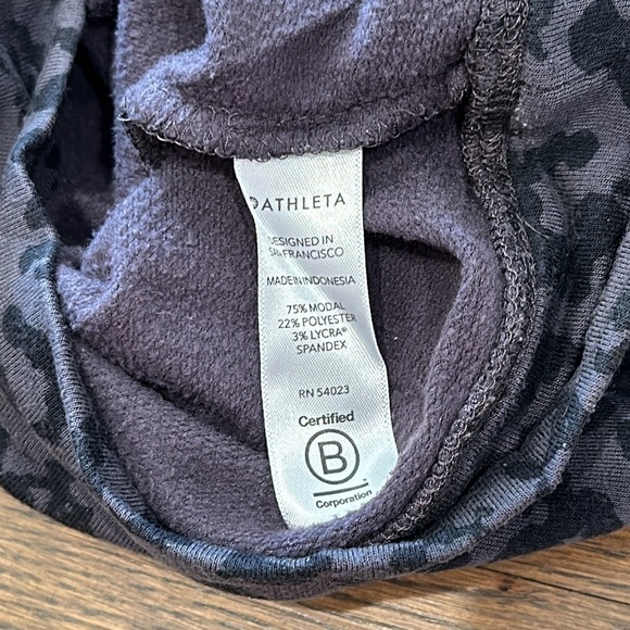 Athleta Women’s Gray Cheetah Crewneck - Size Small - Picture 4 of 4